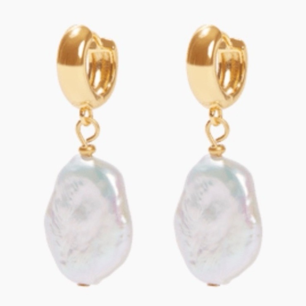 18k Gold and White FreshWater Pearl Earrings